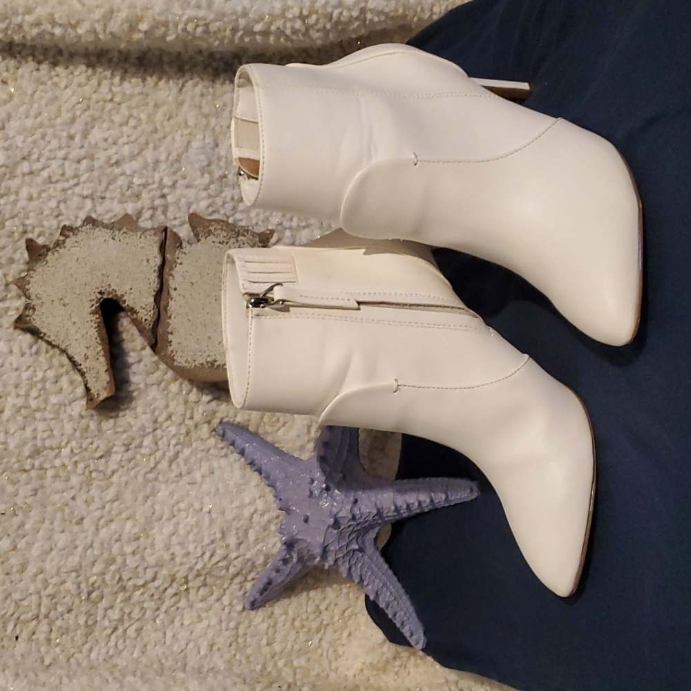 WHO WHAT WEAR HEELS